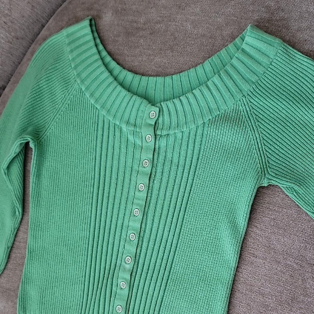 Green Ribbed Pinup Style Cartigan Sweater - Picture 3 of 12